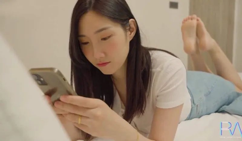 Xinh đẹp nhưng vẫn bị gã chồng địt trộm, vợ buồn tình cho anh giao hàng xxx luôn