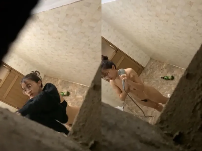 Quay lén người yêu vú ngon tắm, khe bím chảy nước ròng ròng