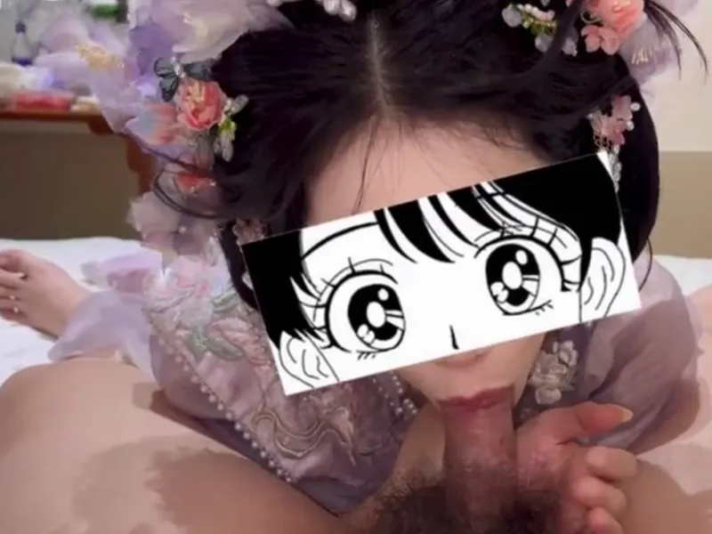 Gái xinh trong bộ đồ trân châu liếm chuối cực đã